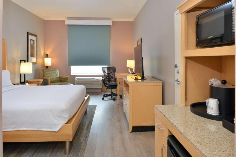 King Room image 3