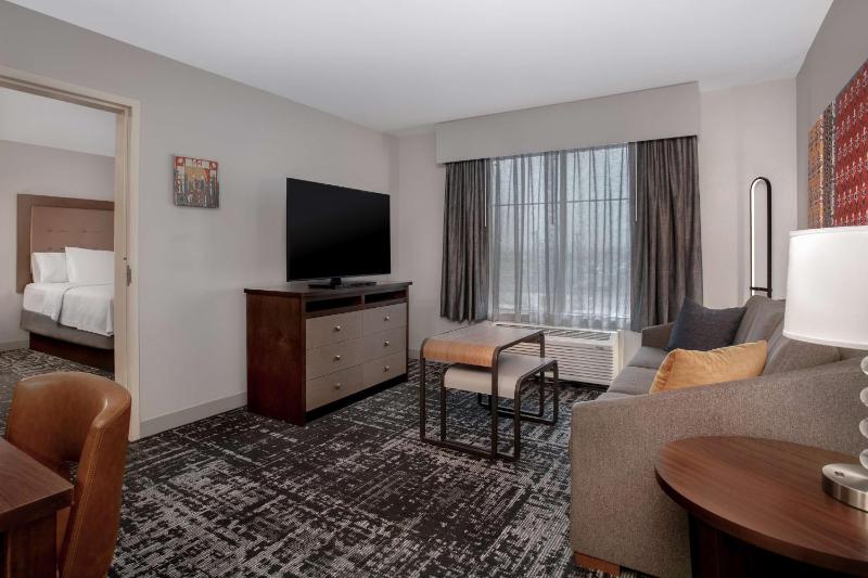 One-Bedroom Queen Suite with Two Queen Beds - Non-Smoking image 2