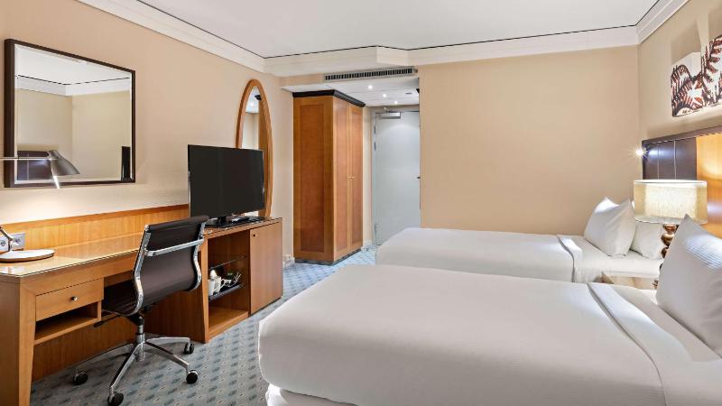 Deluxe Twin Room image 3