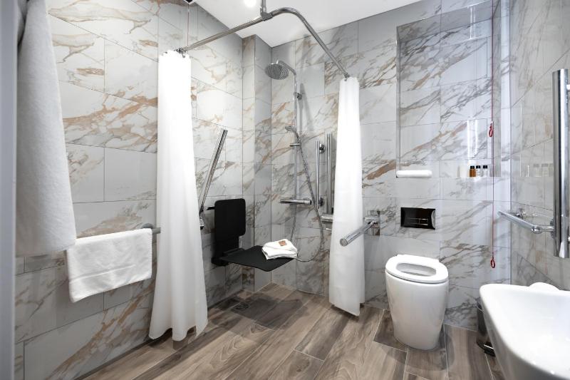 Standard King Room - Accessible image 3