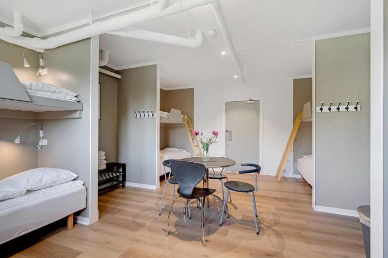 Family Room with Shared Bathroom (6-8 Adults)  image 3