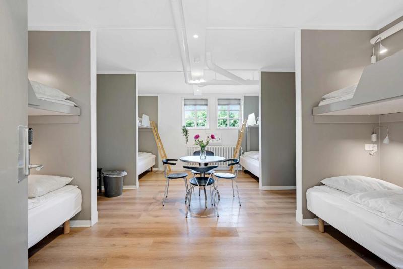 Family Room with Shared Bathroom (6-8 Adults)  image 1