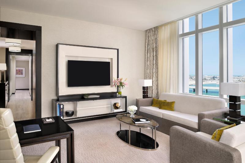 Premier Suite - Skyline View image 3