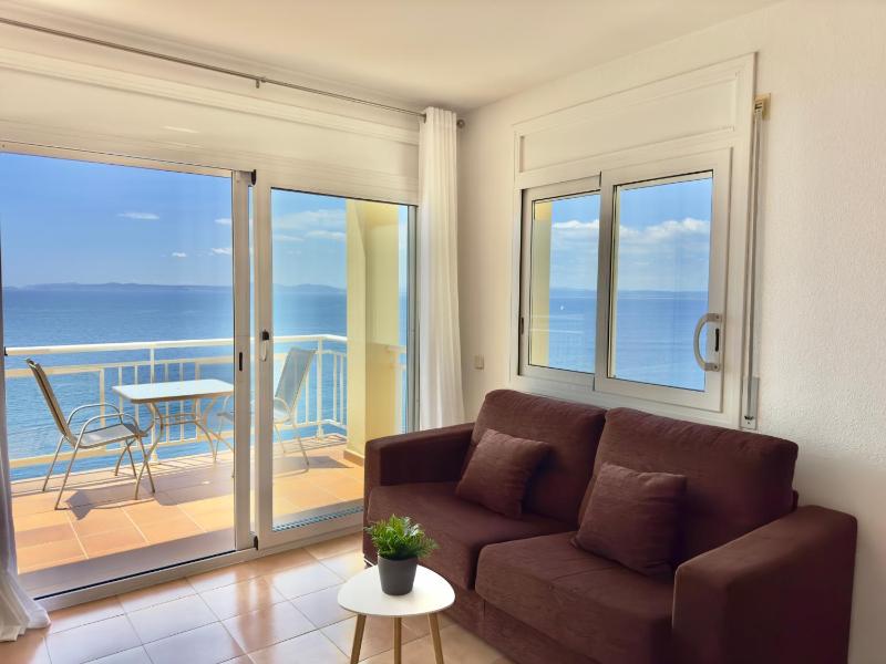 One-Bedroom Apartment image 3