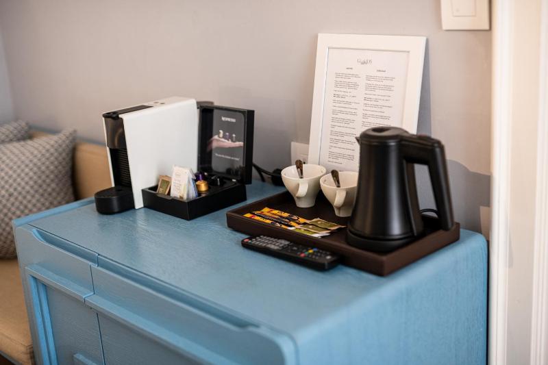 Deluxe Queen Room with Two Queen Beds image 4