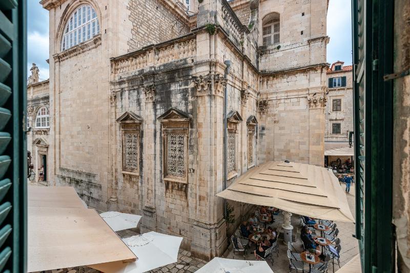 Deluxe Queen Room with Two Queen Beds image 3