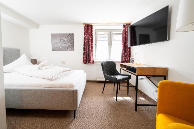 Single Room with Private Bathroom image 4