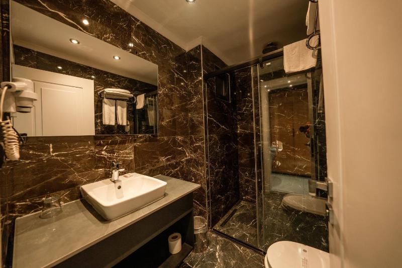 Three-Bedroom Villa image 2
