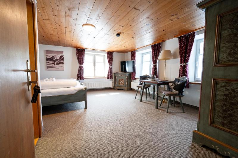 Deluxe Double Room image 3