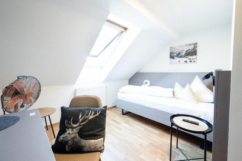 Standard Single Room image 3