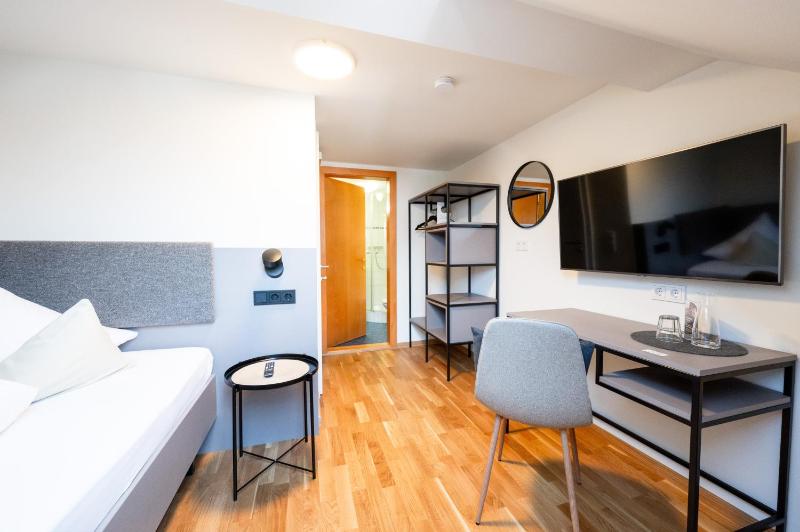 Standard Single Room image 4