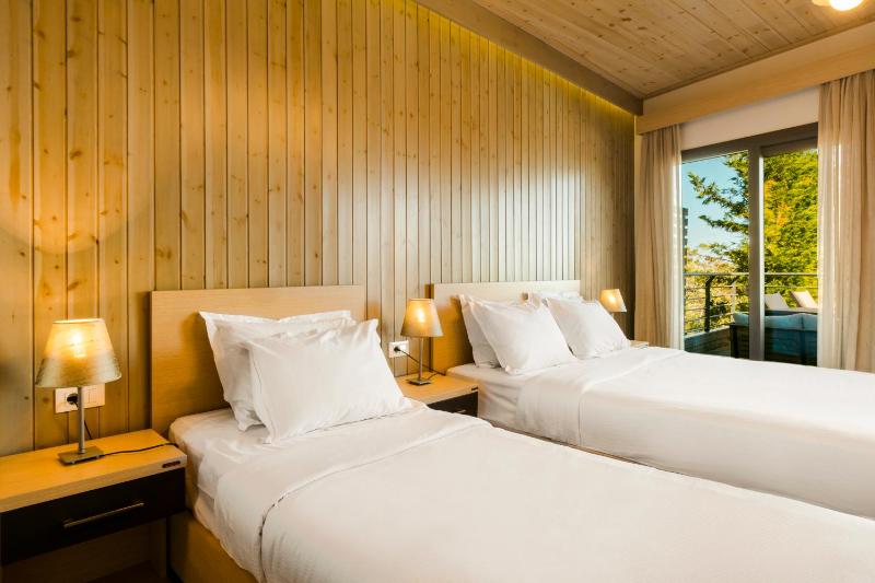 Deluxe Studio with Sea View (3 Adults) image 3