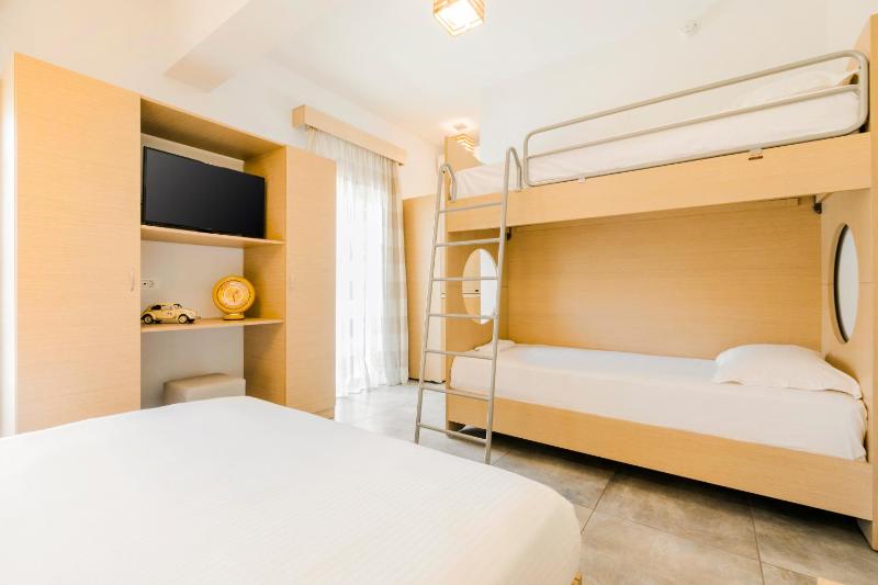 Deluxe One-Bedroom Apartment with Side Sea View (2 Adults & 2 Children) image 1