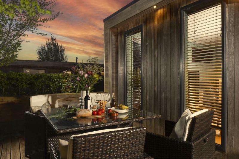 Two-Bedroom Chalet image 4