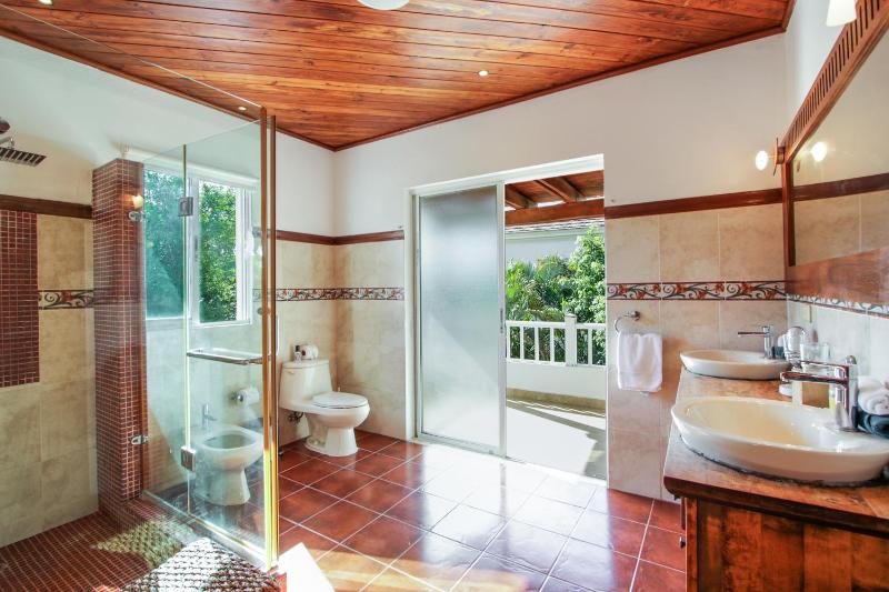 Luxury Villa on La Cana Golf Course with Pool Jacuzzi Cart & Maid - image 35