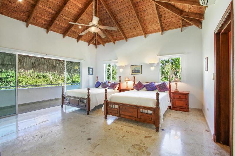 Luxury Villa on La Cana Golf Course with Pool Jacuzzi Cart & Maid - image 5