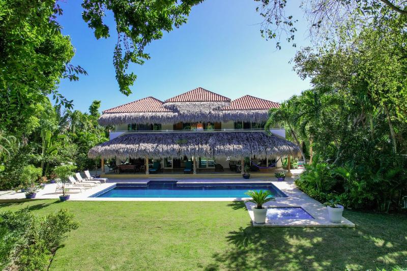 Luxury Villa on La Cana Golf Course with Pool Jacuzzi Cart & Maid - image 9