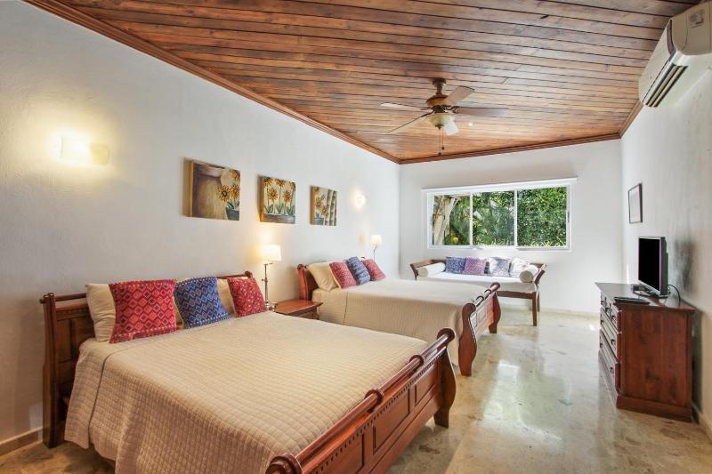 Luxury Villa on La Cana Golf Course with Pool Jacuzzi Cart & Maid - image 17