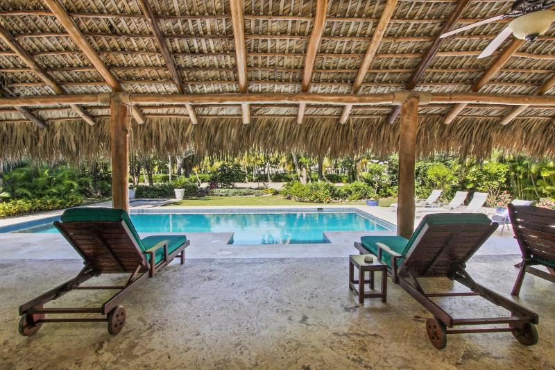 Luxury Villa on La Cana Golf Course with Pool Jacuzzi Cart & Maid - image 12