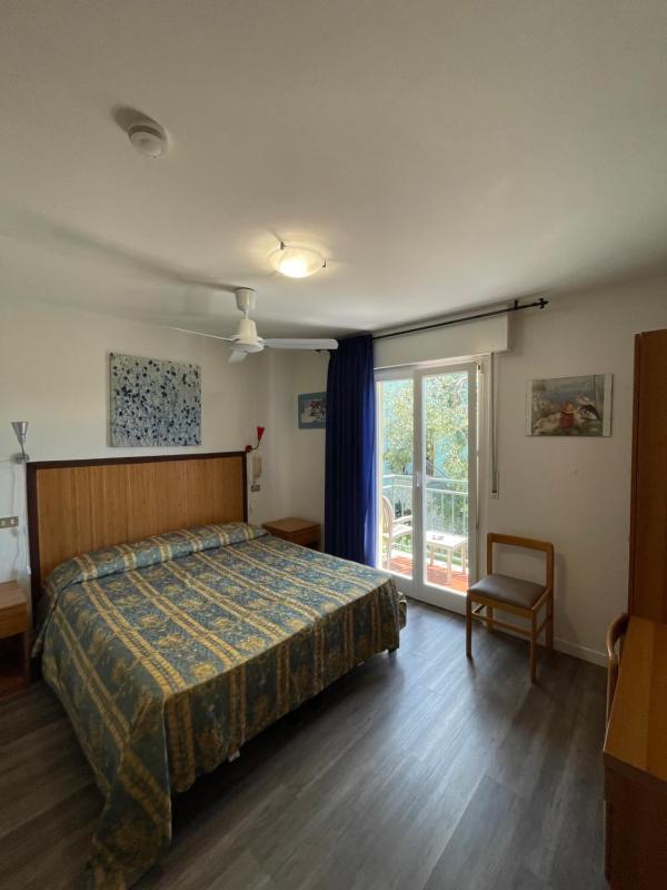 Double or Twin Room with Partial Garden View image 4