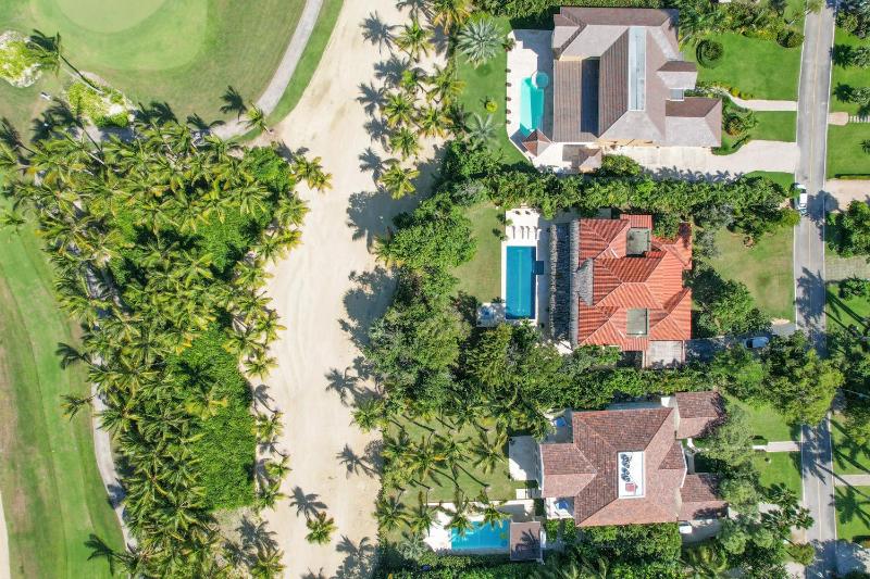 Luxury Villa on La Cana Golf Course with Pool Jacuzzi Cart & Maid - image 21