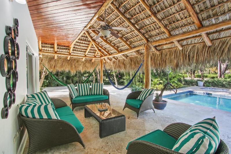 Luxury Villa on La Cana Golf Course with Pool Jacuzzi Cart & Maid - image 7