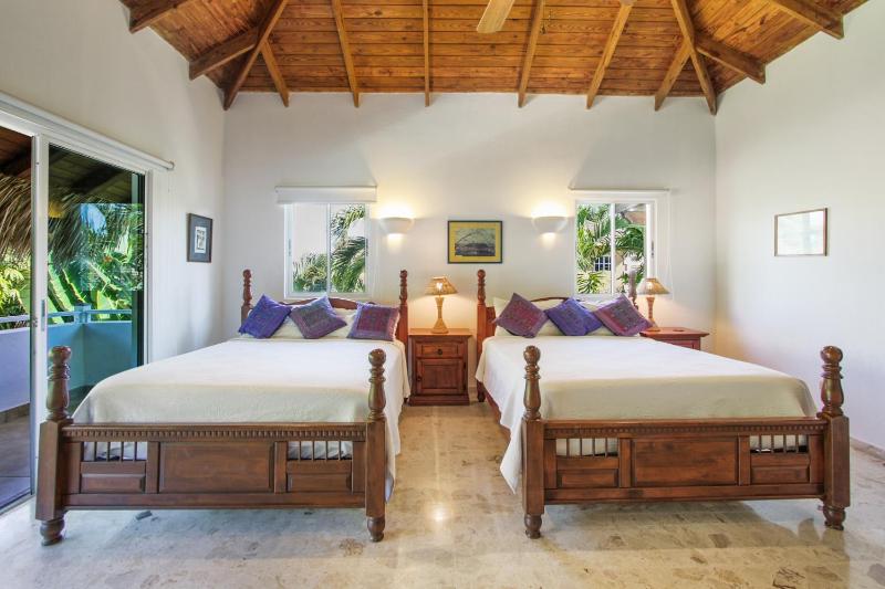 Luxury Villa on La Cana Golf Course with Pool Jacuzzi Cart & Maid - image 4