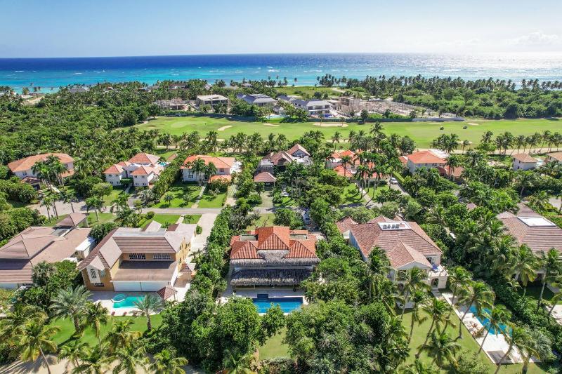 Luxury Villa on La Cana Golf Course with Pool Jacuzzi Cart & Maid - image 26