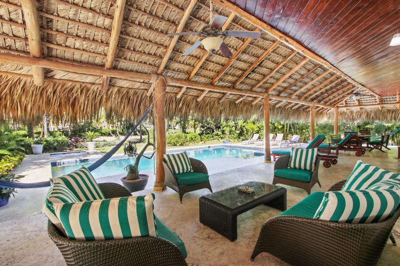Luxury Villa on La Cana Golf Course with Pool Jacuzzi Cart & Maid - image 33