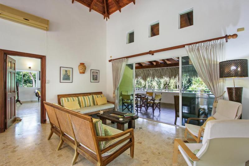 Luxury Villa on La Cana Golf Course with Pool Jacuzzi Cart & Maid - image 20