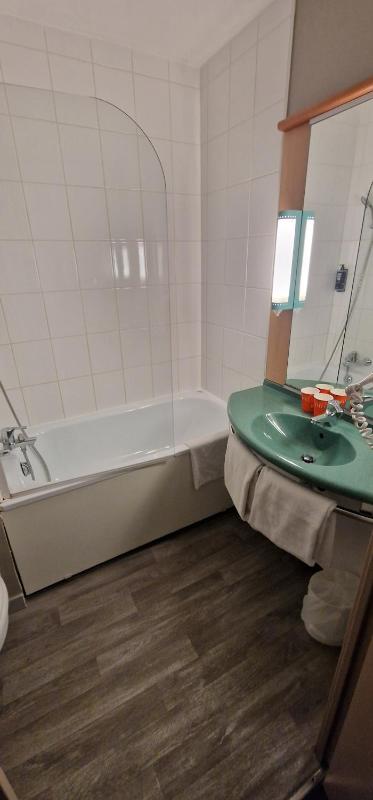 Standard Double Room image 3
