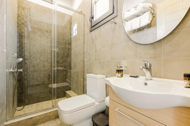 Deluxe Studio with Castle View (3 adults) image 2