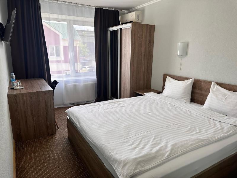 Standard Double Room image 1