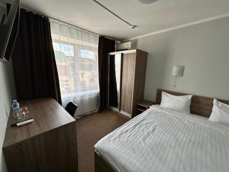 Standard Double Room image 4