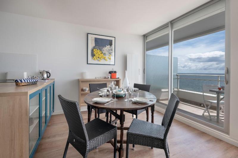Appartement pour 6 vue mer à 40m de la plage - image 11