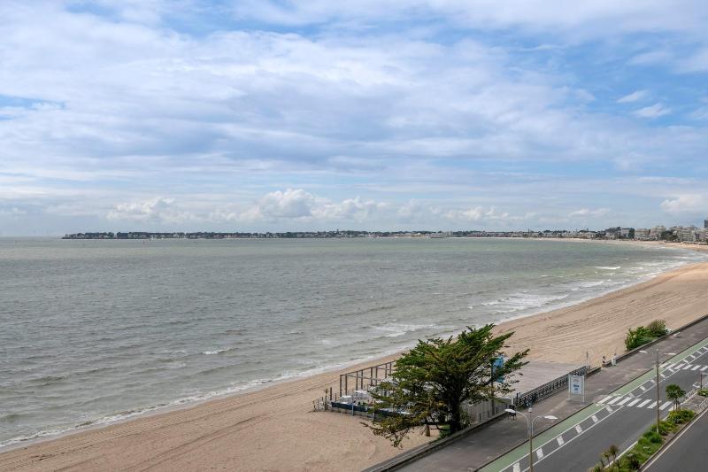 Appartement pour 6 vue mer à 40m de la plage - image 12
