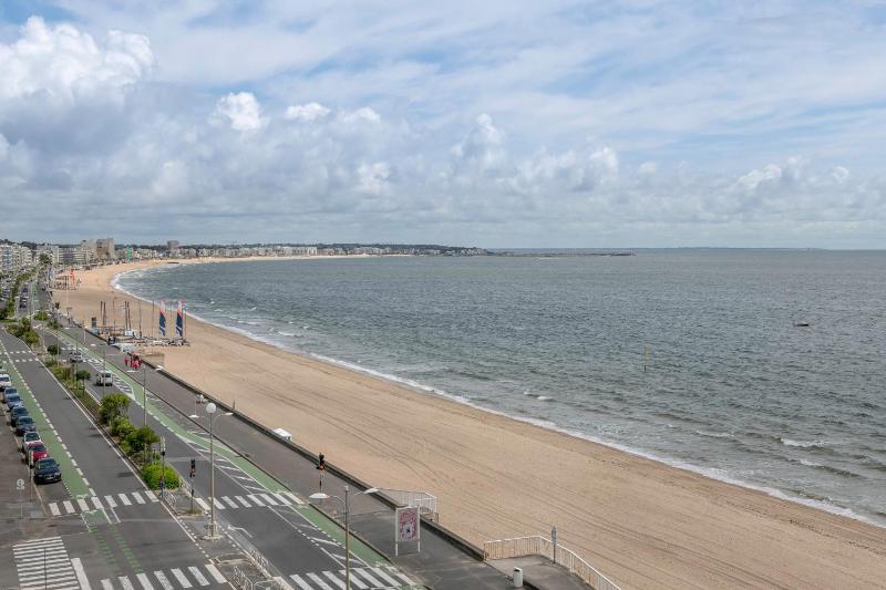 Appartement pour 6 vue mer à 40m de la plage - image 15