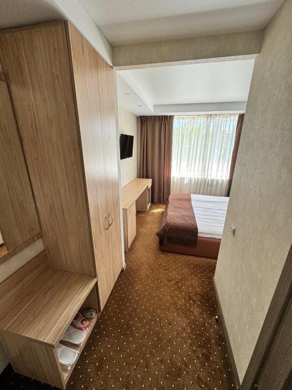 Family Room image 2