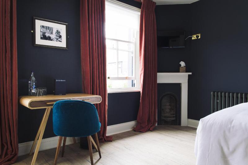 Deluxe Room image 2