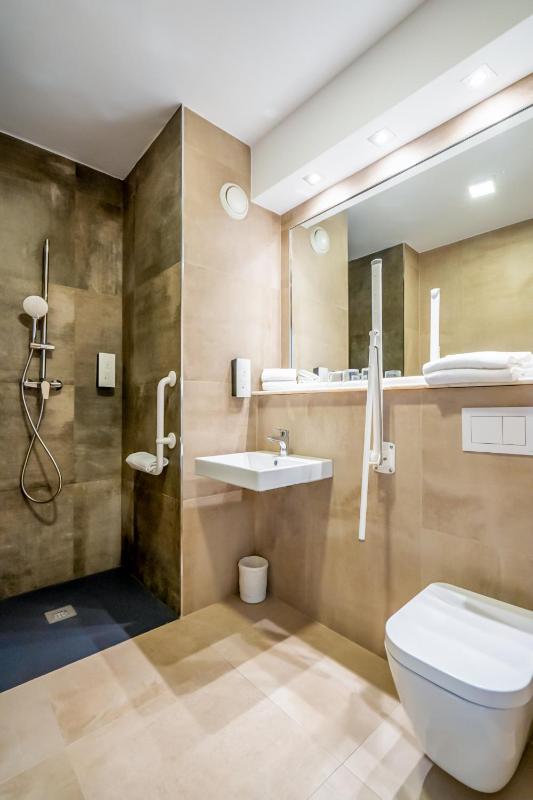 Triple Room image 3