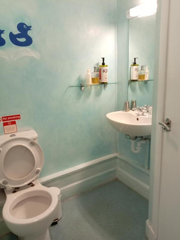 Standard Twin Room image 1