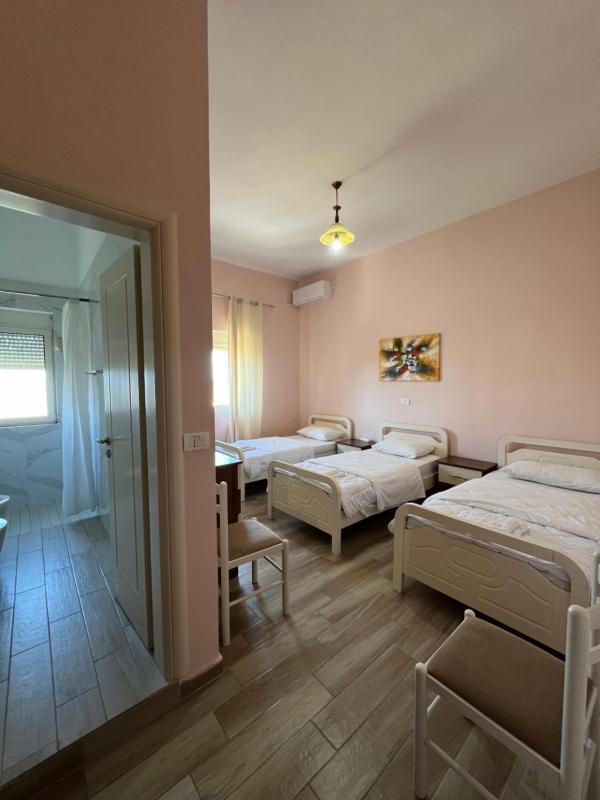 Triple Room with City View image 3