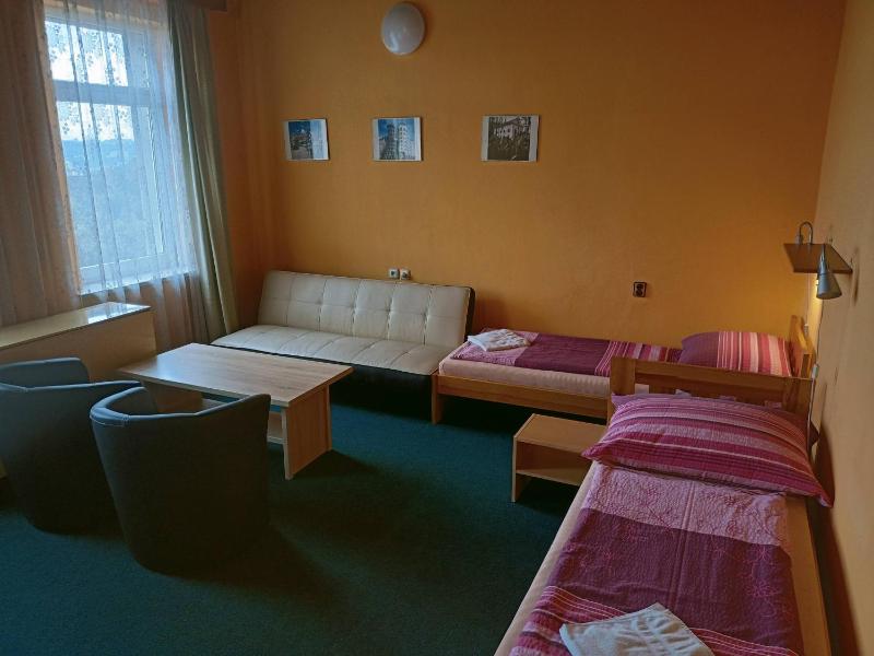 Twin Room image 3