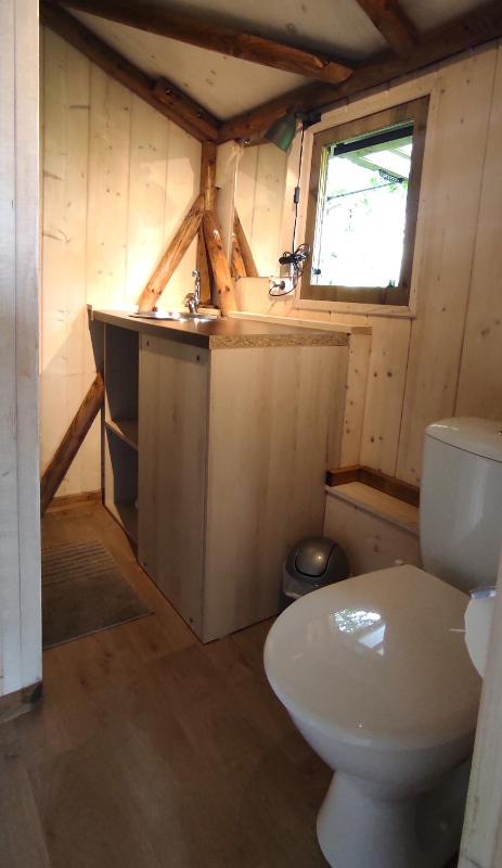 One-Bedroom Bungalow image 2