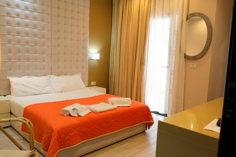 Double Room with Balcony image 1