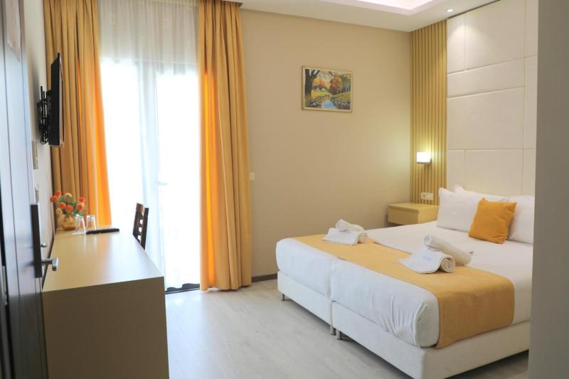 Double Room with Sea View image 3