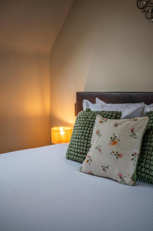 Small Double Room image 3