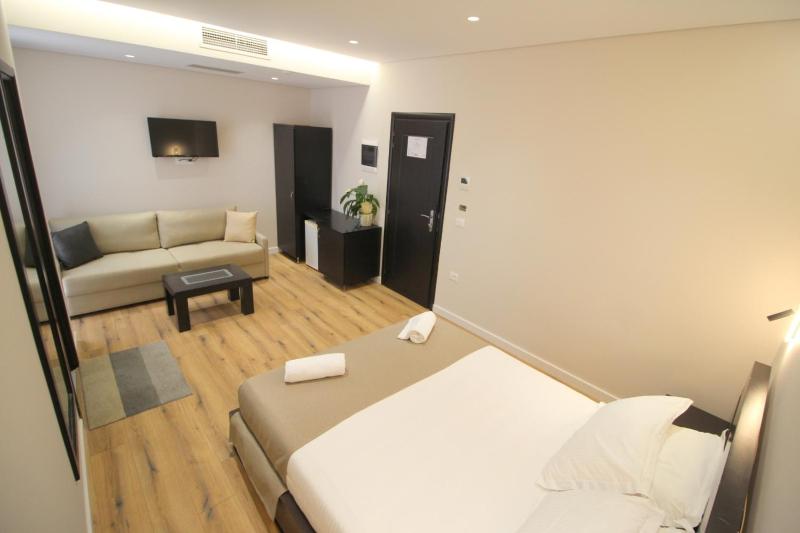 Double Room with Side Sea View image 3