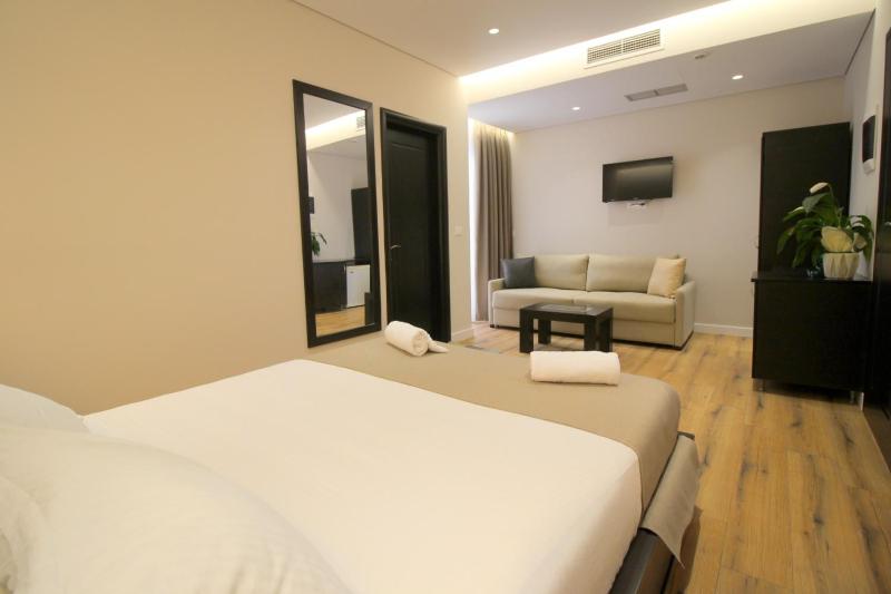 Double Room with Side Sea View image 4