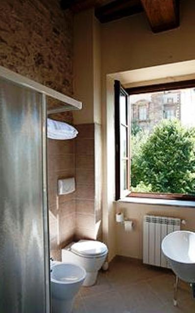 Double or Twin Room image 3